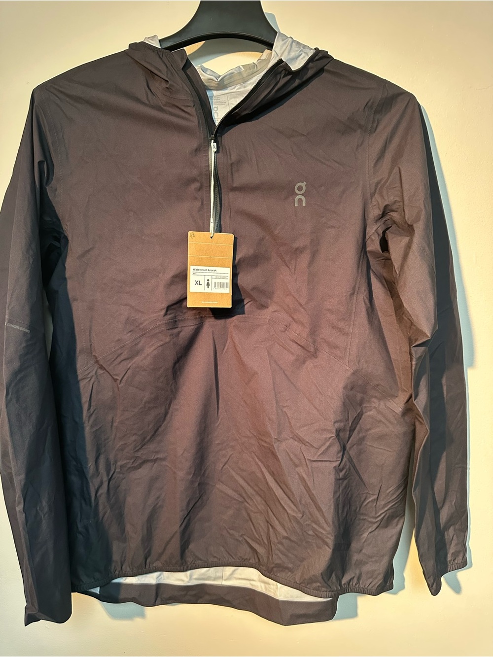 On Running Women’s Windbreaker Jacket - Black XL Waterproof Anorak